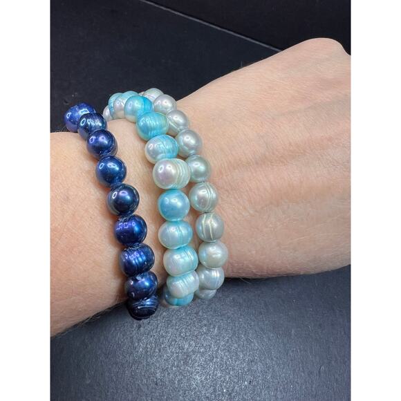 Set of three freshwater pearl shades of blue stretch bracelets - Picture 2 of 10